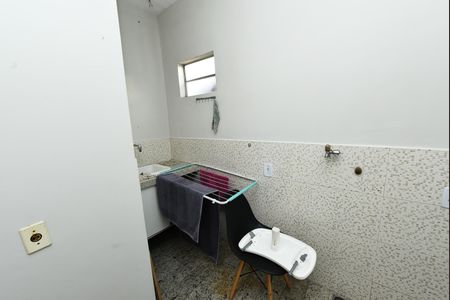 Casa à venda com 106m², 5 quartos e 6 vagas Casa à venda com 106m², 5 quartos e 6 vagasÁrea de Serviço