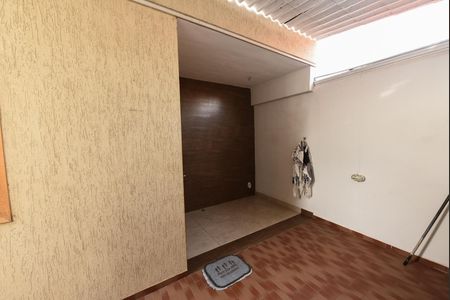 Casa à venda com 106m², 5 quartos e 6 vagas Casa à venda com 106m², 5 quartos e 6 vagasHall de entrada