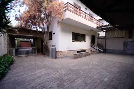Casa para alugar com 403m², 5 quartos e 6 vagas Casa para alugar com 403m², 5 quartos e 6 vagasGaragem