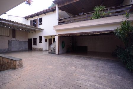 Casa para alugar com 403m², 5 quartos e 6 vagas Casa para alugar com 403m², 5 quartos e 6 vagasGaragem