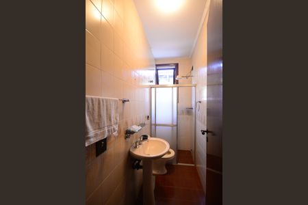 Casa para alugar com 403m², 5 quartos e 6 vagas Casa para alugar com 403m², 5 quartos e 6 vagasÉdicula - Banheiro
