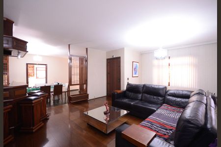 Casa para alugar com 403m², 5 quartos e 6 vagas Casa para alugar com 403m², 5 quartos e 6 vagasSala