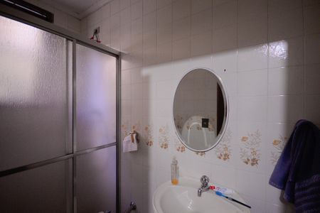 Casa para alugar com 403m², 5 quartos e 6 vagas Casa para alugar com 403m², 5 quartos e 6 vagasÉdicula - Banheiro do Quarto 1