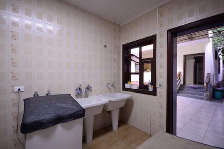 Casa para alugar com 403m², 5 quartos e 6 vagas Casa para alugar com 403m², 5 quartos e 6 vagasÁrea de Serviço