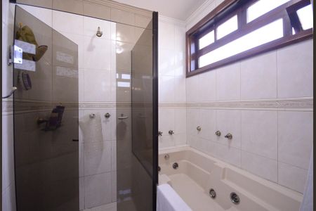 Casa para alugar com 403m², 5 quartos e 6 vagas Casa para alugar com 403m², 5 quartos e 6 vagasBanheiro da Suite