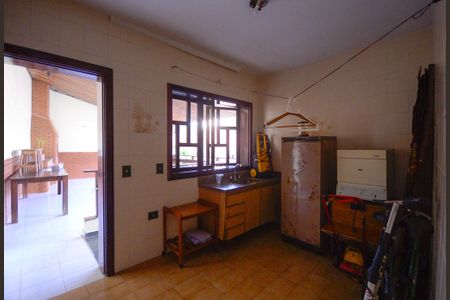 Casa para alugar com 403m², 5 quartos e 6 vagas Casa para alugar com 403m², 5 quartos e 6 vagasÉdicula - Cozinha