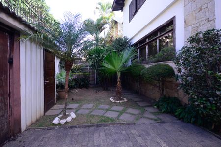 Casa para alugar com 403m², 5 quartos e 6 vagas Casa para alugar com 403m², 5 quartos e 6 vagasEntrada Social