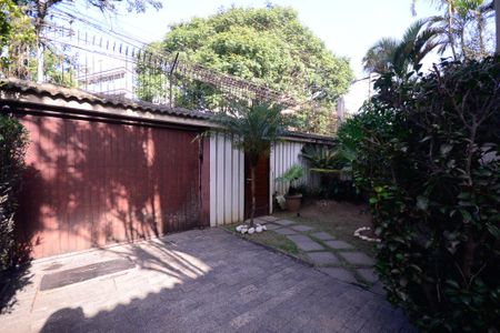 Casa para alugar com 403m², 5 quartos e 6 vagas Casa para alugar com 403m², 5 quartos e 6 vagasEntrada Social