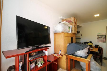 Sala de apartamento para alugar com 2 quartos, 37m² em Lajeado, Cotia