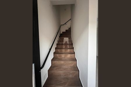 Casa de condomínio para alugar com 52m², 2 quartos e 1 vagaEscada