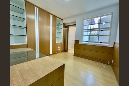 Casa à venda com 4 quartos, 300m² em Vila Paris, Belo Horizonte
