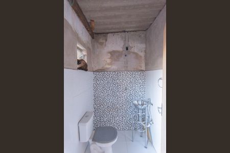 Casa à venda com 280m², 3 quartos e 3 vagasCasa 2- Banheiro de Serviço