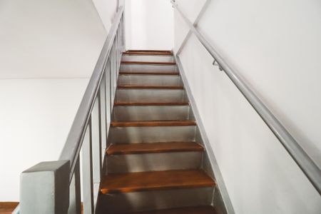 Casa para alugar com 75m², 2 quartos e sem vagaEscada