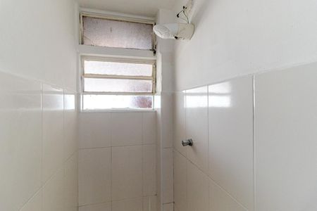 Banheiro de kitnet/studio para alugar com 1 quarto, 50m² em República, São Paulo