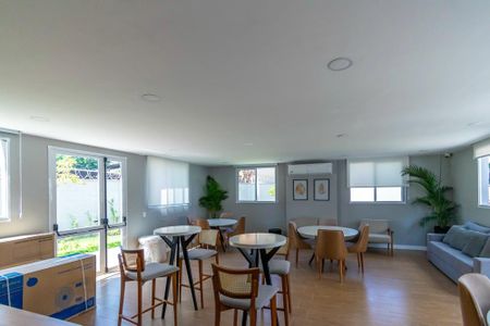 Apartamento para alugar com 60m², 2 quartos e sem vagaÁrea comum - Salão de festas