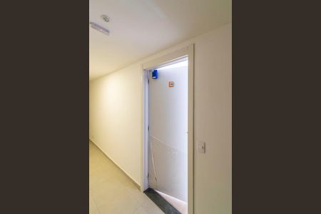 Apartamento para alugar com 60m², 2 quartos e sem vagaÁrea comum - Entrada do imóvel com lockbox