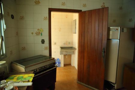 Casa à venda com 489m², 6 quartos e 4 vagasEdícula - Cozinha
