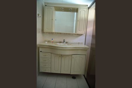 Casa à venda com 489m², 6 quartos e 4 vagasCasa 2  - Banheiro Social 