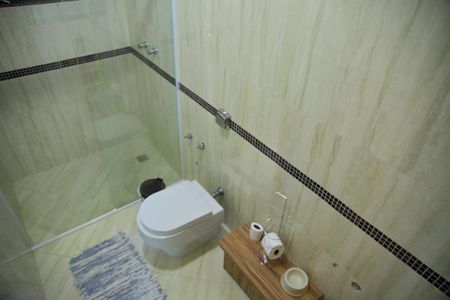Casa à venda com 489m², 6 quartos e 4 vagasBanheiro da Suíte