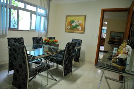 Casa à venda com 489m², 6 quartos e 4 vagasCozinha