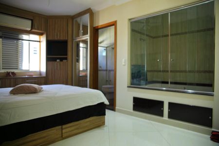 Casa à venda com 489m², 6 quartos e 4 vagasSuíte 2