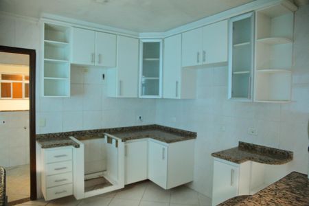 Casa à venda com 489m², 6 quartos e 4 vagasCasa 2  - Cozinha