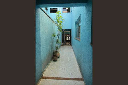 Casa à venda com 489m², 6 quartos e 4 vagasCorredor lateral 