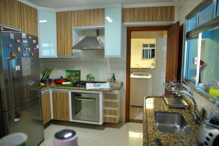 Casa à venda com 489m², 6 quartos e 4 vagasCozinha