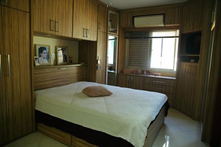 Casa à venda com 489m², 6 quartos e 4 vagasSuíte 2