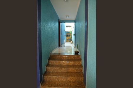 Casa à venda com 489m², 6 quartos e 4 vagasCorredor lateral 