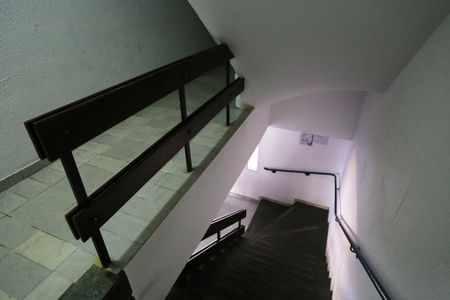 Apartamento à venda com 55m², 2 quartos e 1 vagaEscada