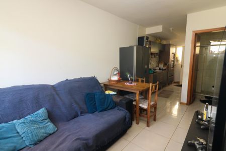 Sala de casa de condomínio à venda com 2 quartos, 49m² em Hípica, Porto Alegre