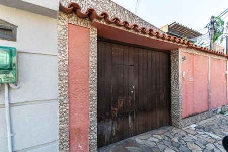 Casa para alugar com 400m², 3 quartos e sem vagaFachada