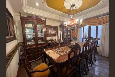 Casa à venda com 416m², 4 quartos e 2 vagasSala