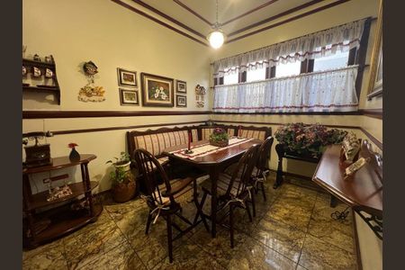 Casa à venda com 416m², 4 quartos e 2 vagasSala