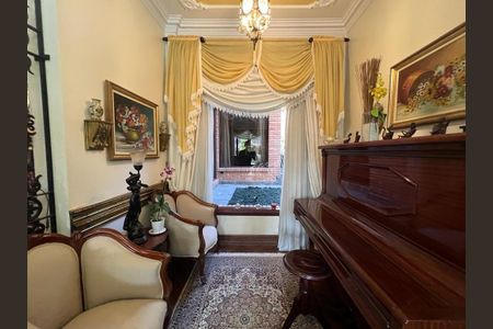 Casa à venda com 416m², 4 quartos e 2 vagasSala