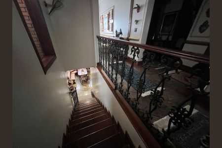 Casa à venda com 416m², 4 quartos e 2 vagasEscada