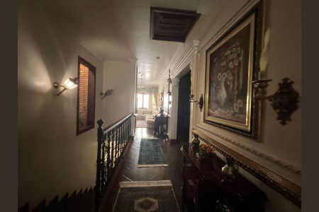 Casa à venda com 416m², 4 quartos e 2 vagasCorredor