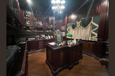 Casa à venda com 416m², 4 quartos e 2 vagasEscritório