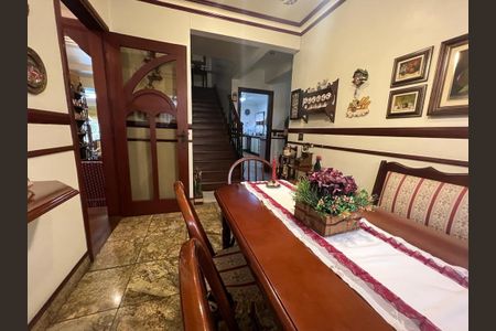 Casa à venda com 416m², 4 quartos e 2 vagasSala