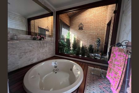 Casa à venda com 416m², 4 quartos e 2 vagasBanheiro