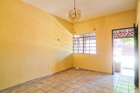 Casa para alugar com 62m², 2 quartos e 3 vagasSala