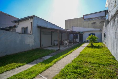 Casa à venda com 90m², 1 quarto e 10 vagas Casa à venda com 90m², 1 quarto e 10 vagasQuintal/Garagem