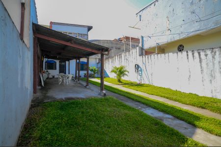 Casa à venda com 90m², 1 quarto e 10 vagas Casa à venda com 90m², 1 quarto e 10 vagasQuintal/Garagem