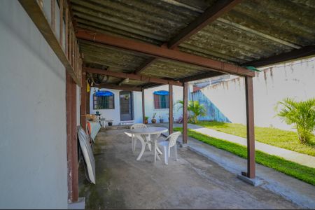 Casa à venda com 90m², 1 quarto e 10 vagas Casa à venda com 90m², 1 quarto e 10 vagasQuintal/Garagem
