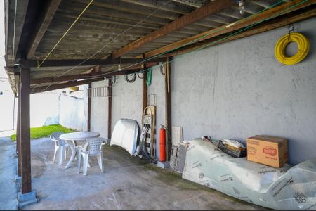 Casa à venda com 90m², 1 quarto e 10 vagas Casa à venda com 90m², 1 quarto e 10 vagasQuintal/Garagem