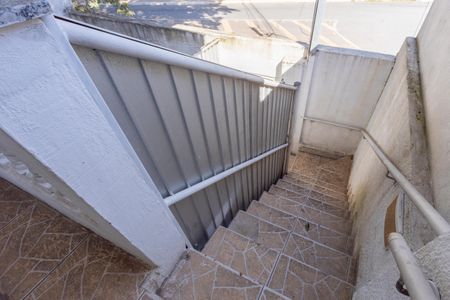 Casa para alugar com 65m², 3 quartos e sem vagaEscada