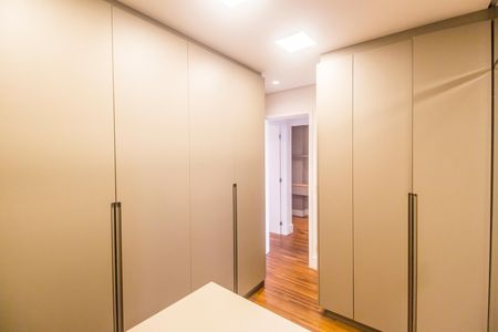 Apartamento para alugar com 110m², 2 quartos e 2 vagas Apartamento para alugar com 110m², 2 quartos e 2 vagasCloset da suíte 1
