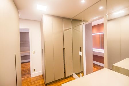 Apartamento para alugar com 110m², 2 quartos e 2 vagas Apartamento para alugar com 110m², 2 quartos e 2 vagasCloset da suíte 1