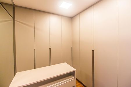 Apartamento para alugar com 110m², 2 quartos e 2 vagas Apartamento para alugar com 110m², 2 quartos e 2 vagasCloset da suíte 1